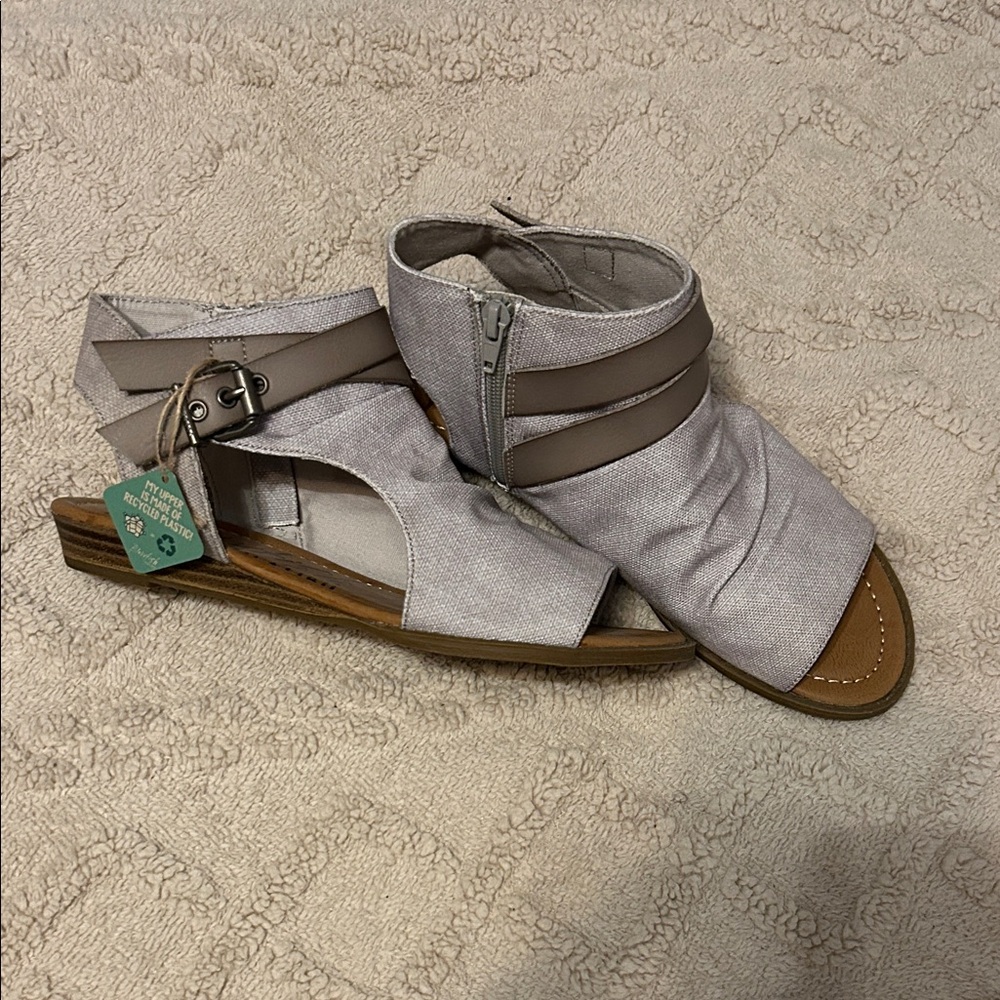 Stylish Women's Sandals in Gray and Tan
